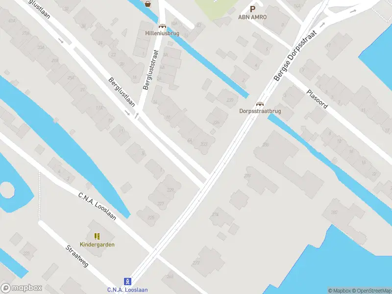 Ambulance met grote spoed naar de Berglustlaan in Rotterdam