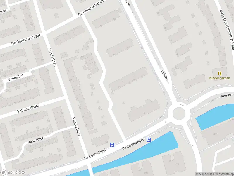 Ambulance met grote spoed naar de Slotlaan in Capelle aan den IJssel