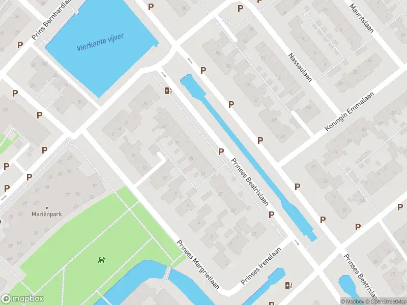 Ambulance met grote spoed naar de Koningin Wilhelminalaan in Leidschendam