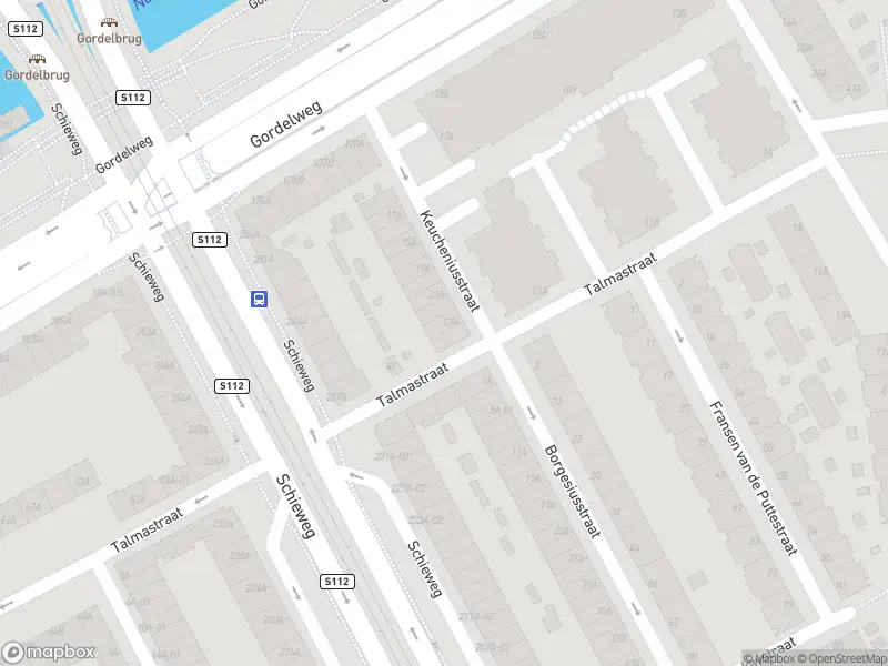 Ambulance met grote spoed naar de Talmastraat in Rotterdam