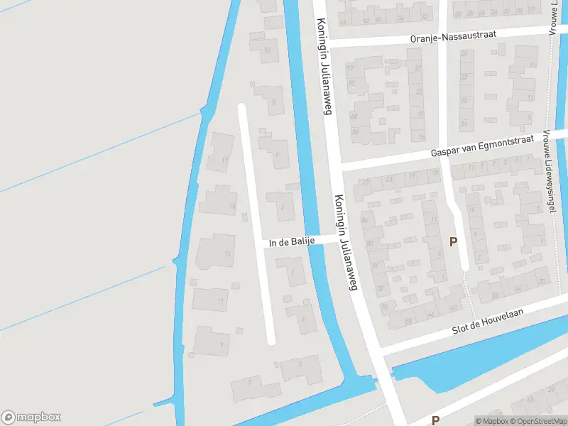 Ambulance met grote spoed naar de In de Balije in Maasland