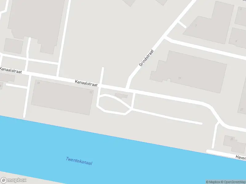 Ambulance en brandweer met grote spoed naar de Kanaalstraat in Hengelo vanwege personen te water