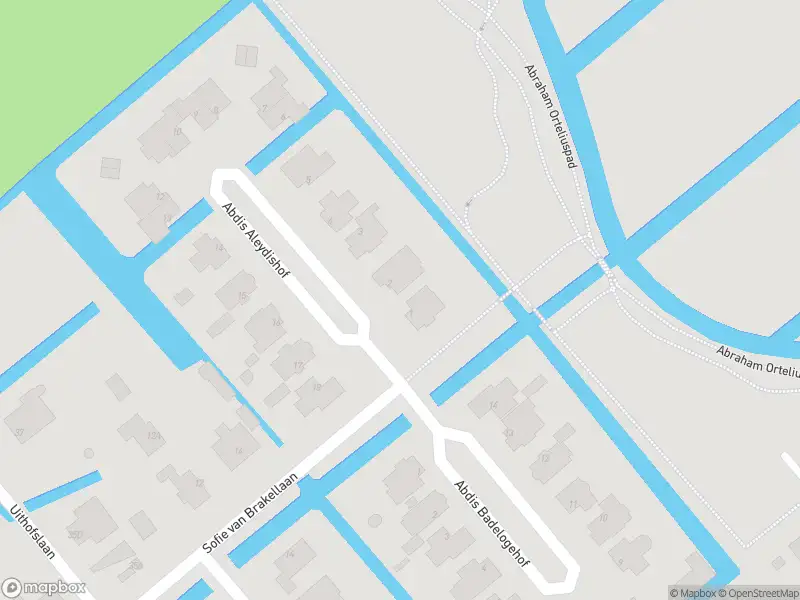 Ambulance met grote spoed naar de Abdis Aleydishof in 's-Gravenhage