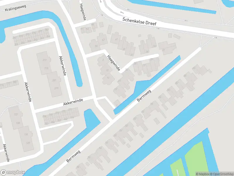 Ambulance met grote spoed naar de Haagwinde in Capelle aan den IJssel