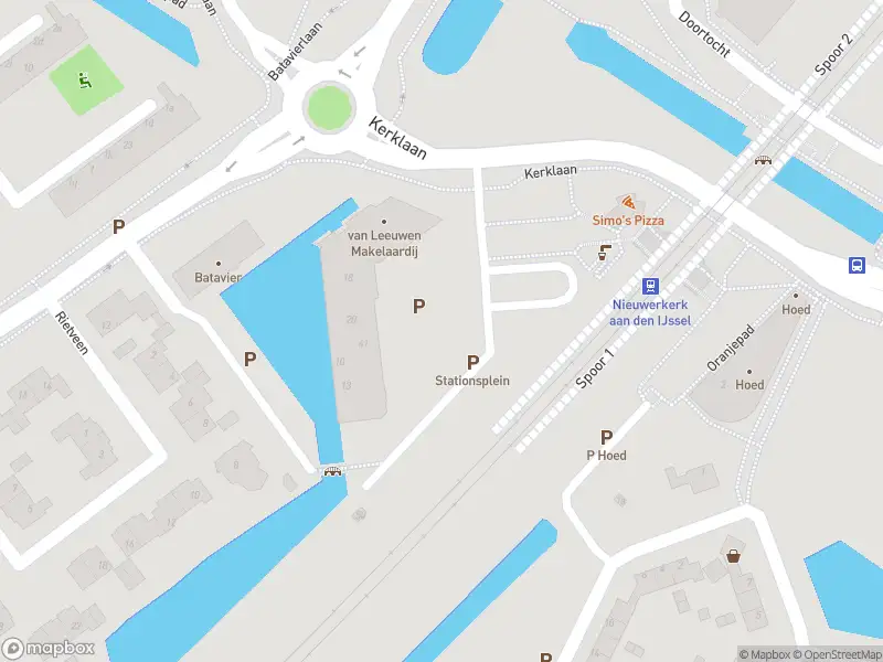 Ambulance met grote spoed naar de Stationsplein in Nieuwerkerk aan den IJssel