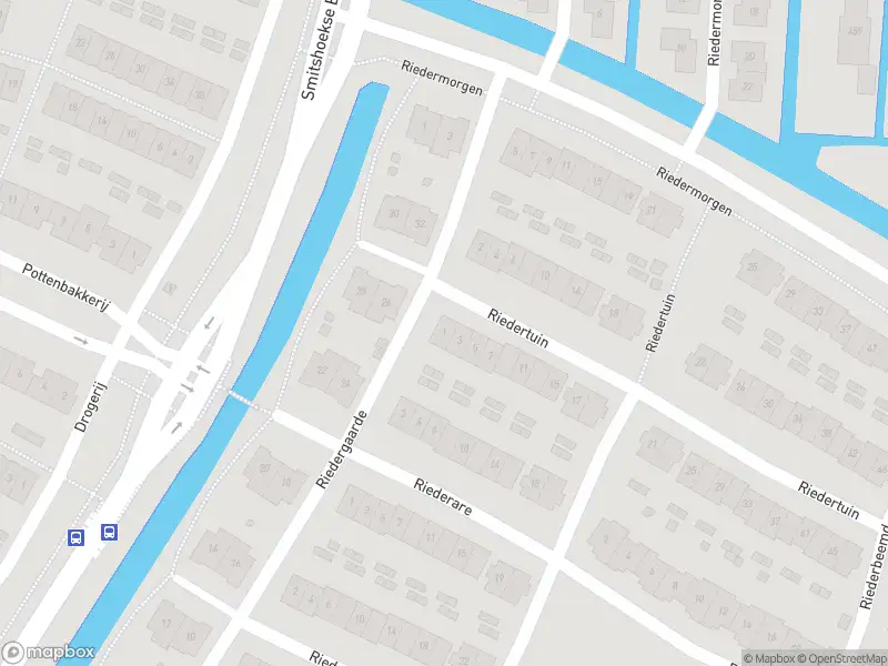 Ambulance met grote spoed naar de Riedertuin in Barendrecht