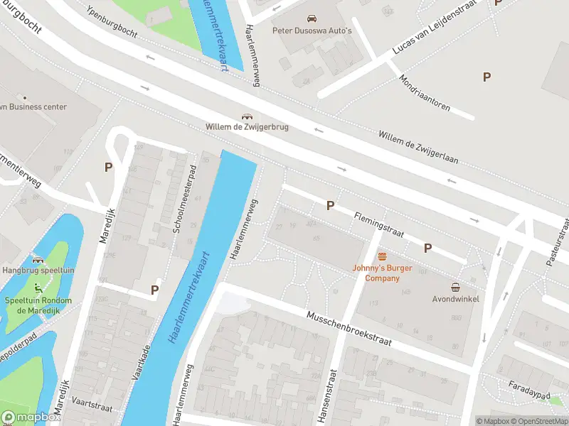 Ambulance met gepaste spoed naar de Flemingstraat in Leiden