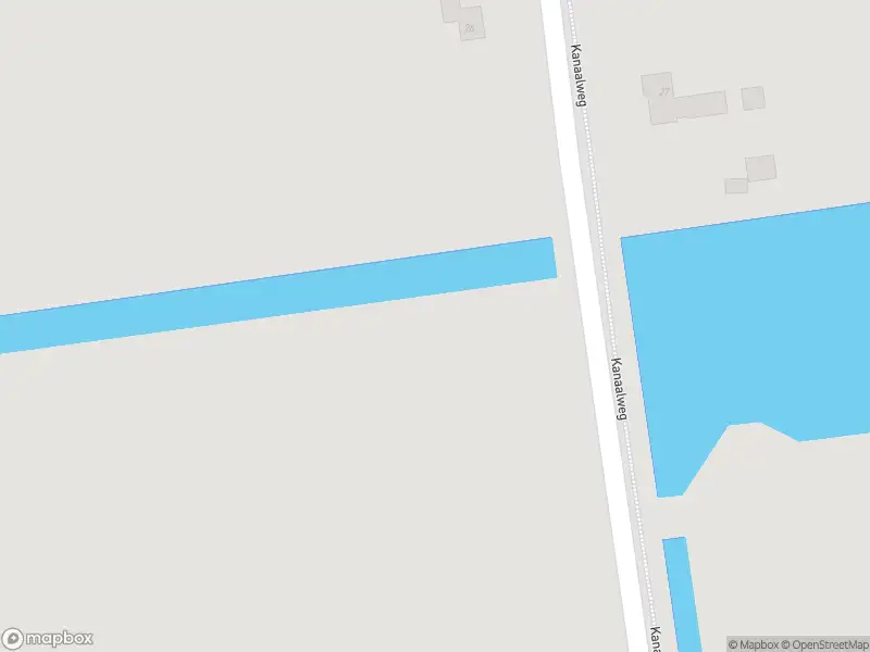 Ambulance met grote spoed naar de Kanaalweg in Warmenhuizen