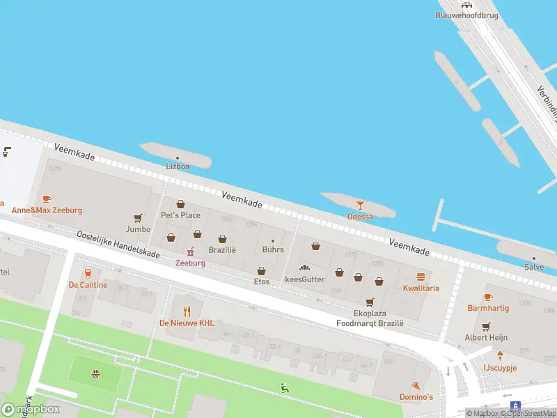 Ambulance met gepaste spoed naar de Veemkade in Amsterdam
