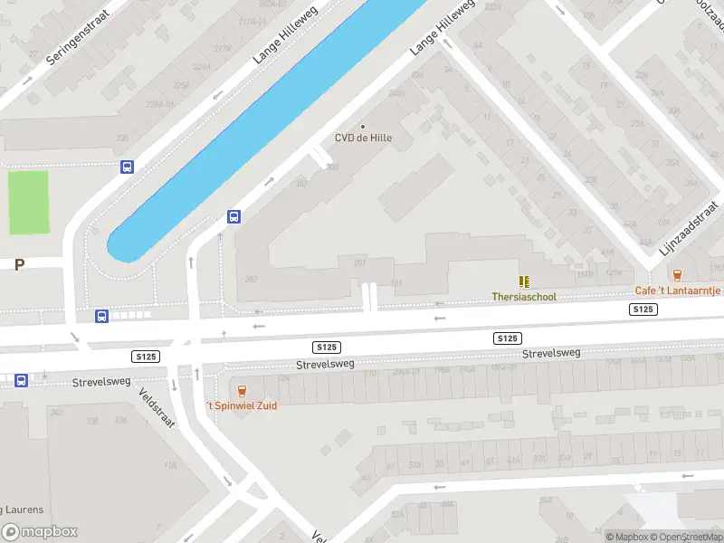 Ambulance met gepaste spoed naar de Strevelsweg in Rotterdam