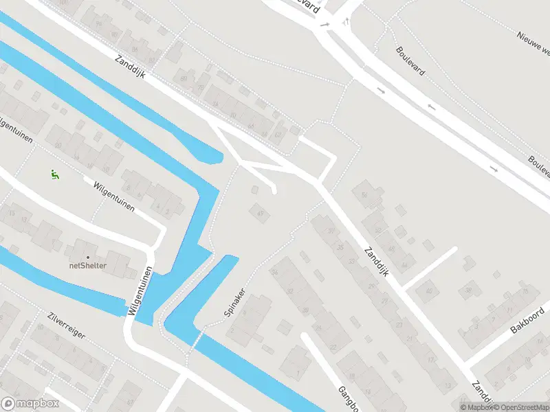 Ambulance met gepaste spoed naar de Zanddijk in Rozenburg