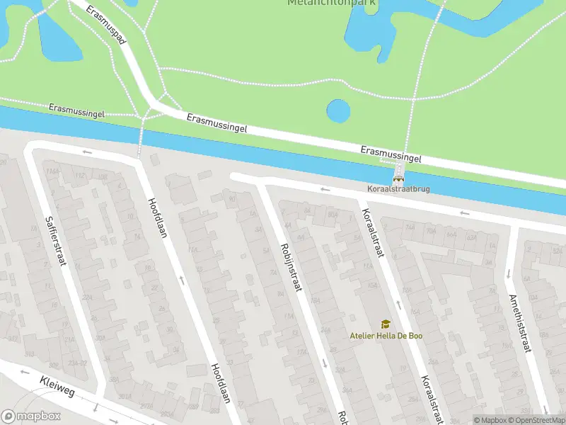 Ambulance met grote spoed naar de Robijnstraat in Rotterdam
