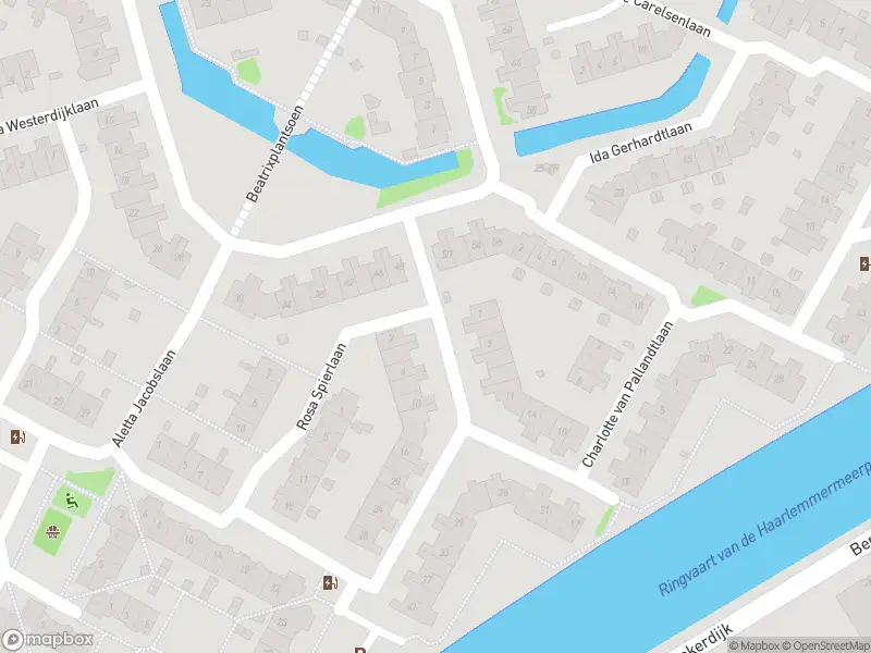 Ambulance met grote spoed naar de Els van Roodenlaan in Heemstede