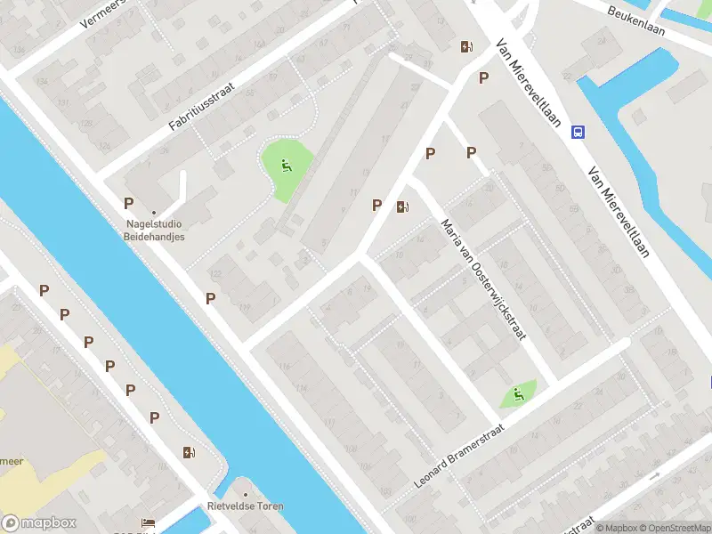 Ambulance met grote spoed naar de Van Bronckhorststraat in Delft