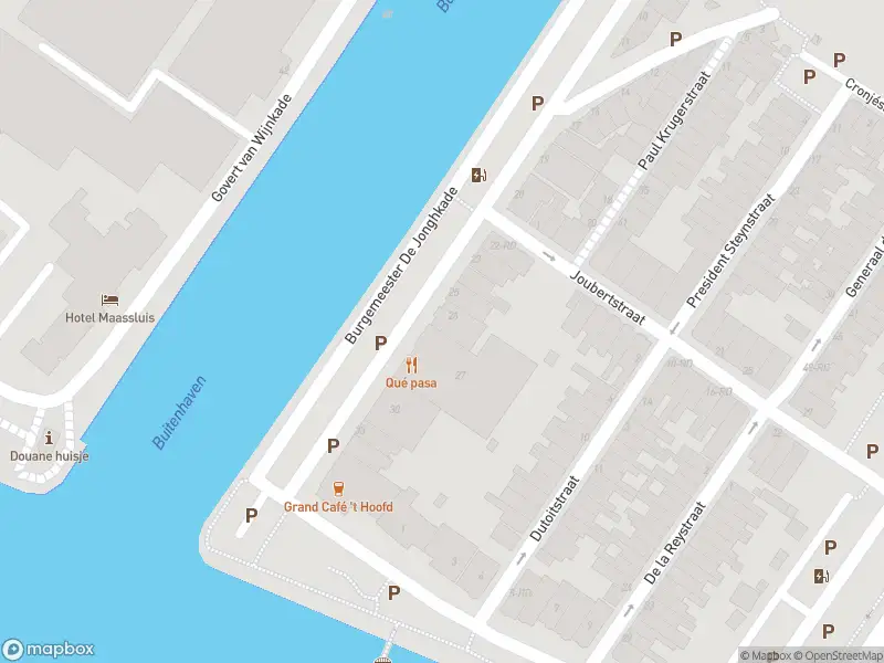 Ambulance met grote spoed naar de Burgemeester De Jonghkade in Maassluis