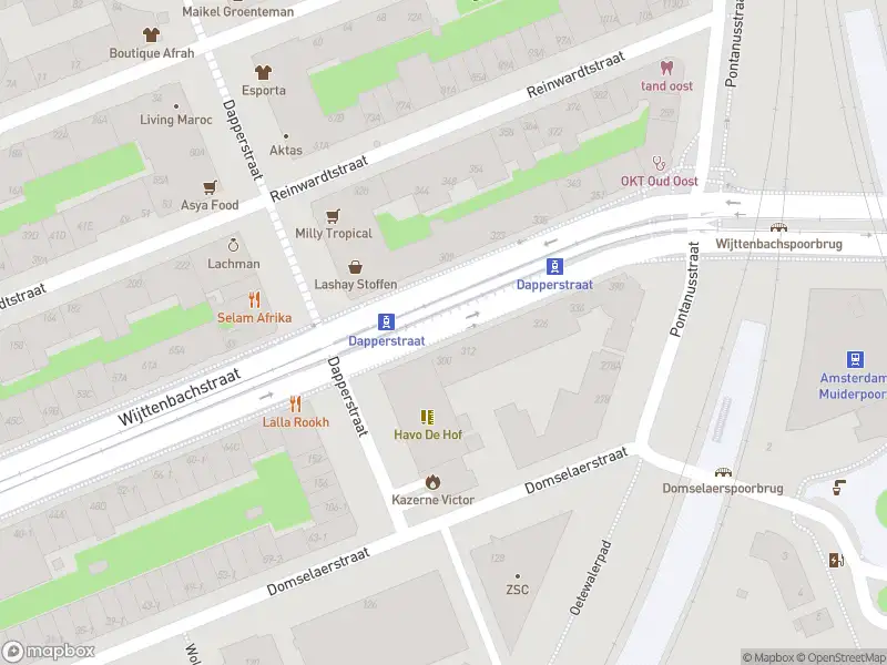 Ambulance met grote spoed naar de Eerste Van Swindenstraat in Amsterdam