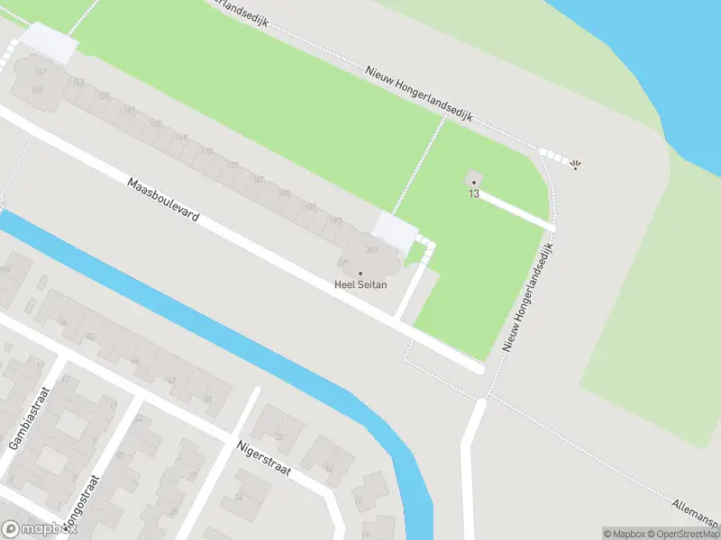 Ambulance met grote spoed naar de Maasboulevard in Spijkenisse