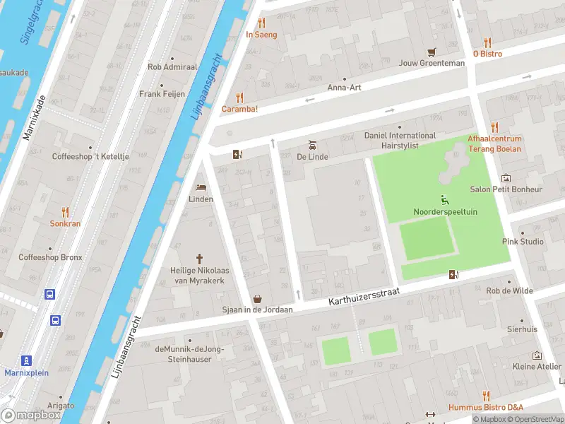 Ambulance met gepaste spoed naar de Karthuizersdwarsstraat in Amsterdam