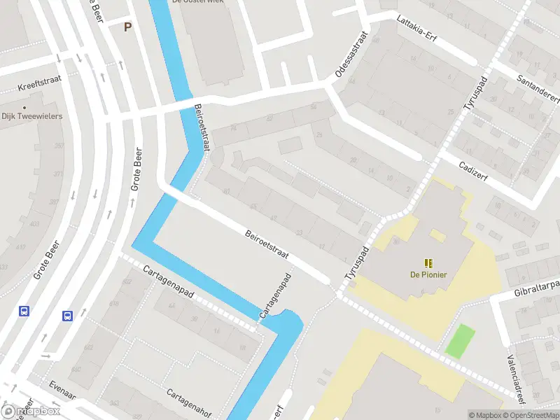 Ambulance met gepaste spoed naar de Beiroetstraat in Rotterdam