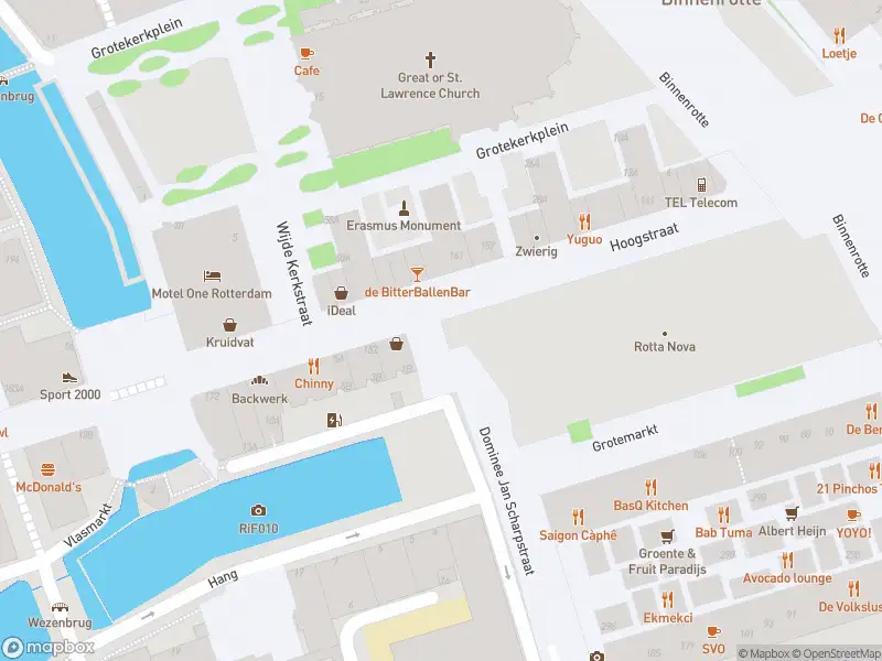 Ambulance met grote spoed naar de Hoogstraat in Rotterdam