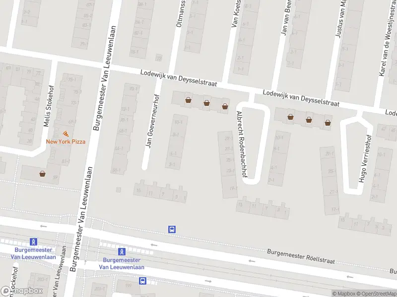 Ambulance met grote spoed naar de Burgemeester Rendorpstraat in Amsterdam