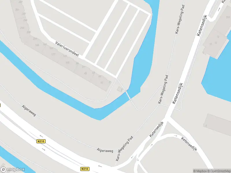 Ambulance met grote spoed naar de Valeriusrondeel in Capelle aan den IJssel