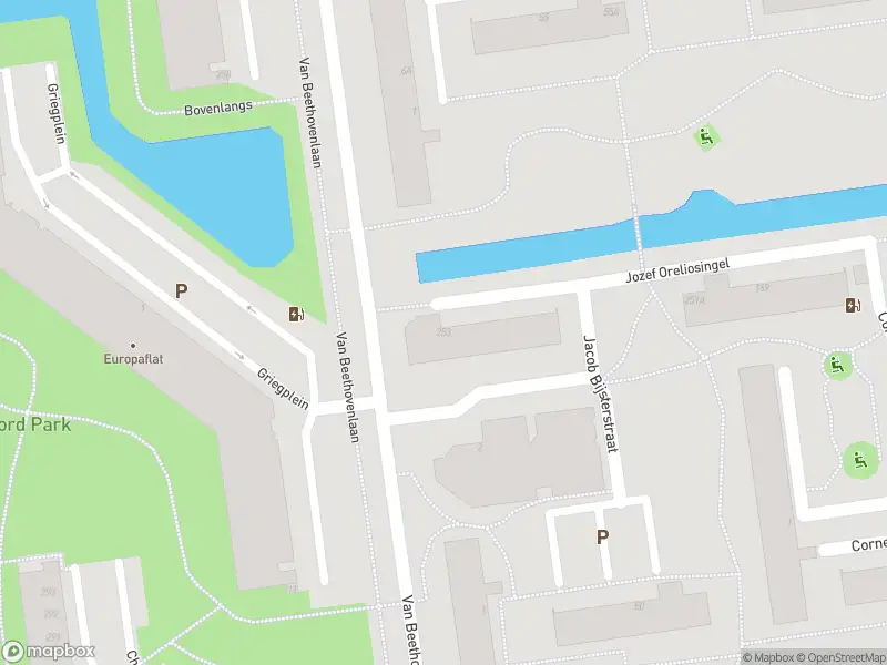 Ambulance met grote spoed naar de Jozef Oreliosingel in Schiedam