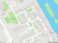 Ambulance met gepaste spoed naar de Huntum in Amsterdam