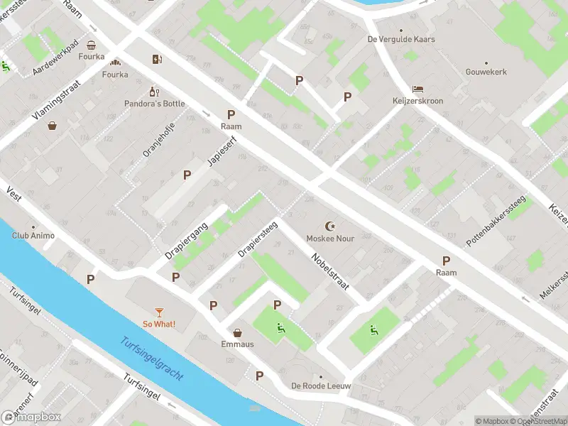 Ambulance met grote spoed naar de Drapiersteeg in Gouda