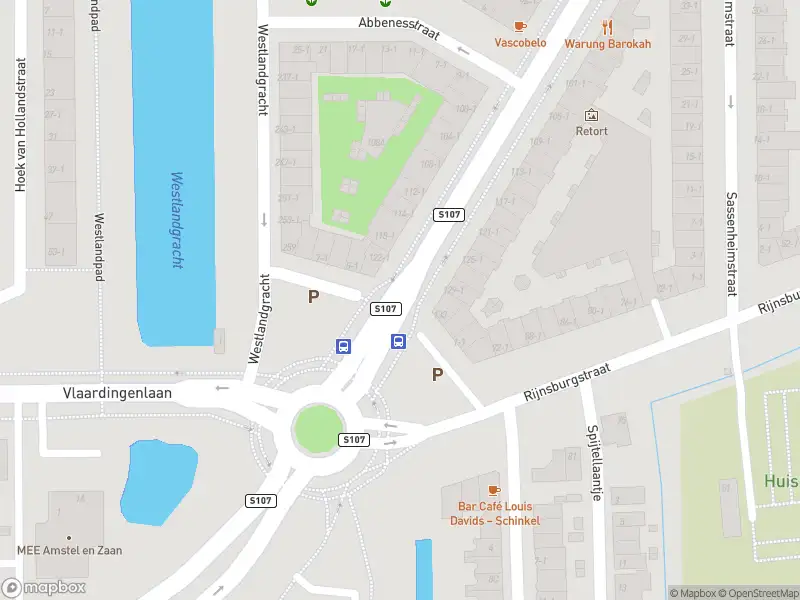 Ambulance met gepaste spoed naar de Aalsmeerplein in Amsterdam