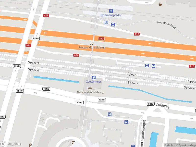 Ambulance met grote spoed naar de Nelson Mandelabrug in Zoetermeer