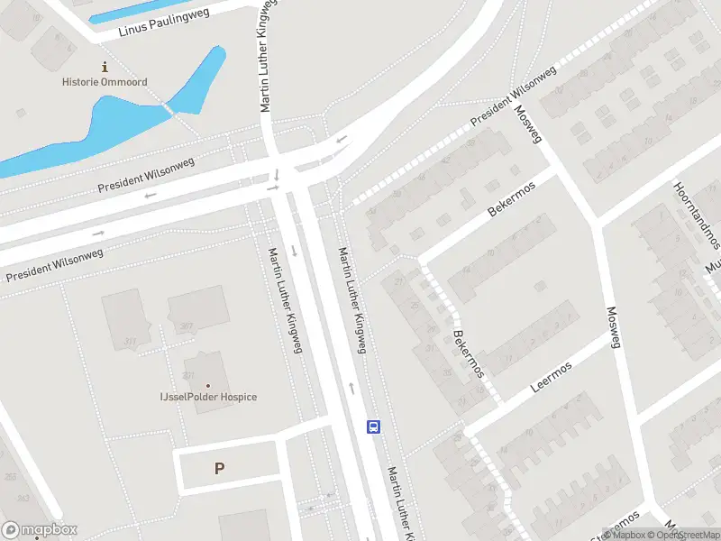 Ambulance met grote spoed naar de Martin Luther Kingweg in Rotterdam