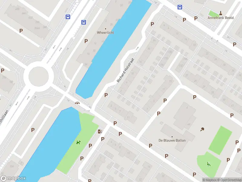 Brandweer met gepaste spoed naar de Richard Holstraat in Purmerend