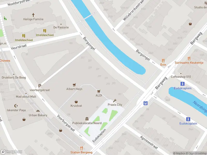 Ambulance met grote spoed naar de Bergsingel in Rotterdam