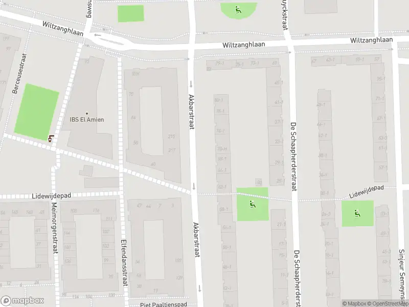 Ambulance met grote spoed naar de Akbarstraat in Amsterdam