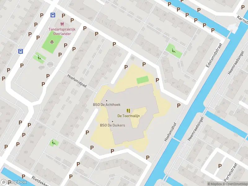 Ambulance en brandweer met grote spoed naar de Hoefsmidhof in Purmerend