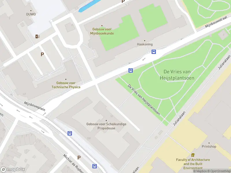 Ambulance met grote spoed naar de Michiel de Ruyterweg in Delft