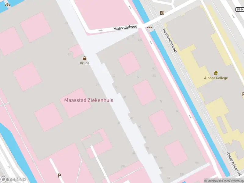 Ambulance met gepaste spoed naar de Maasstadweg in Rotterdam