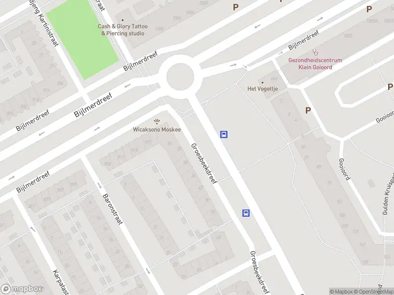 Ambulance met gepaste spoed naar de Catharina van Tussenbroekstraat in Amsterdam