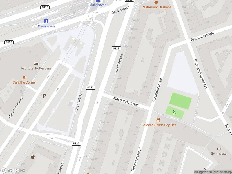 Ambulance met grote spoed naar de Marentakstraat in Rotterdam