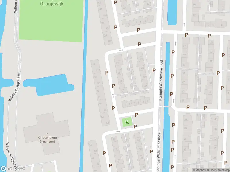Ambulance met grote spoed naar de Koningin Wilhelminasingel in Waddinxveen