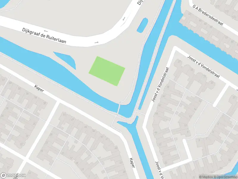 Ambulance met grote spoed naar de G A Brederodestraat in Volendam