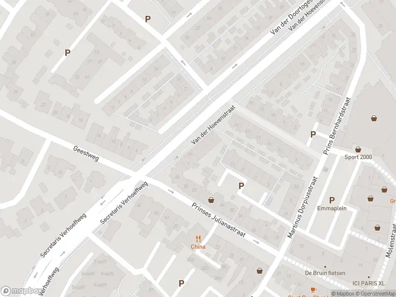 Ambulance met grote spoed naar de Van der Hoevenstraat in Naaldwijk