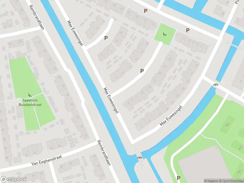 Ambulance met gepaste spoed naar de Fanny Blankers-Koenstraat in Alphen aan den Rijn