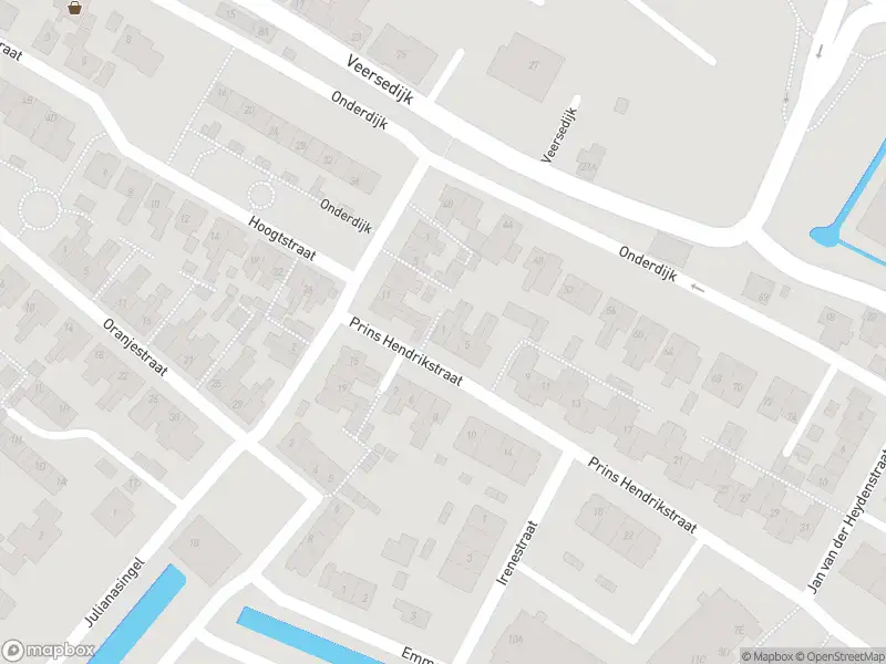 Ambulance met grote spoed naar de Prins Hendrikstraat in Hendrik-Ido-Ambacht