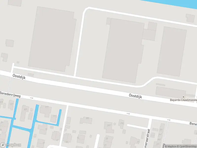 Ambulance met grote spoed naar de Oostdijk in Rotterdam