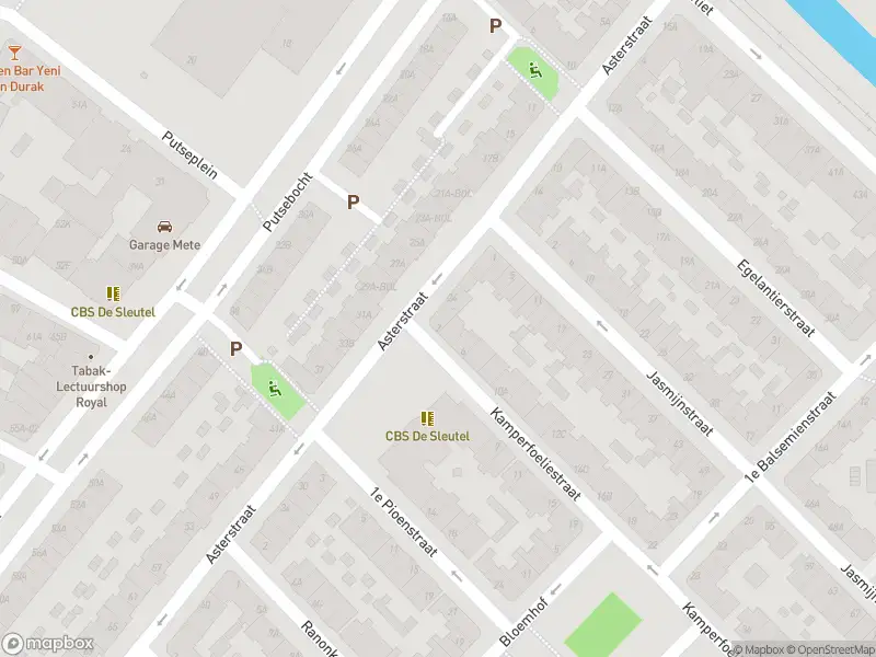 Ambulance met gepaste spoed naar de Kamperfoeliestraat in Rotterdam