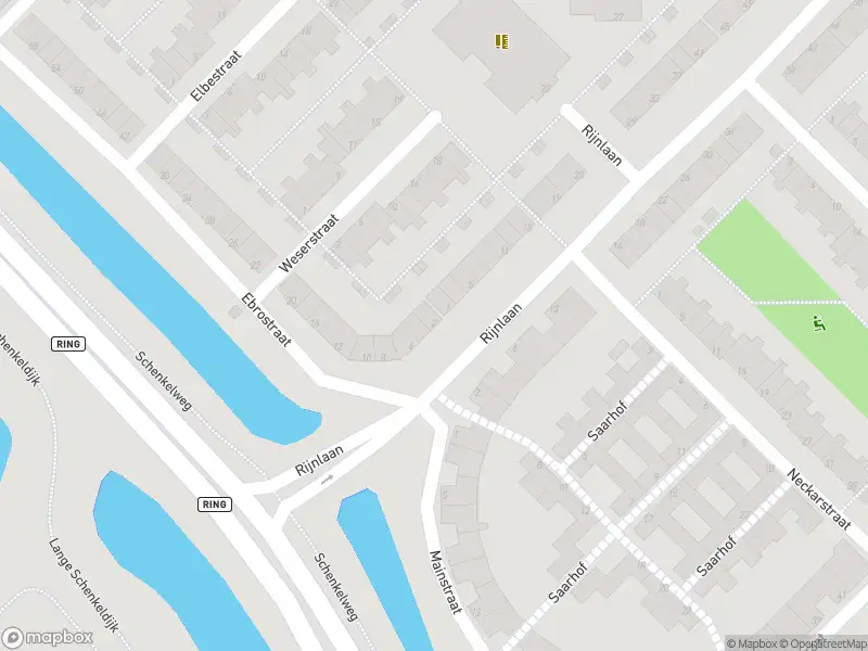 Ambulance met gepaste spoed naar de Ebrostraat in Spijkenisse