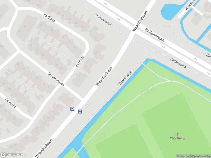 Brandweer met gepaste spoed naar de Waardsedijk in Woerden vanwege een buitenbrand