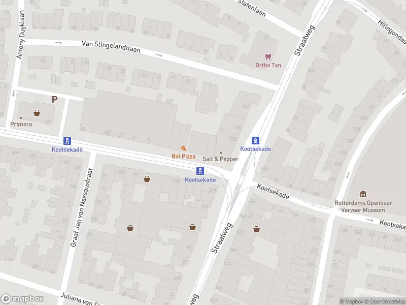 Ambulance met gepaste spoed naar de Kleiweg in Rotterdam